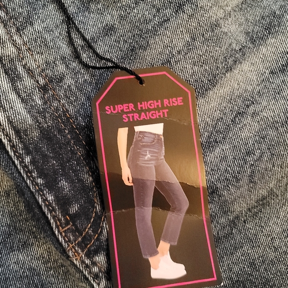 NWT Super High Rise Straight Curvy fit Jeans - Picture 3 of 10